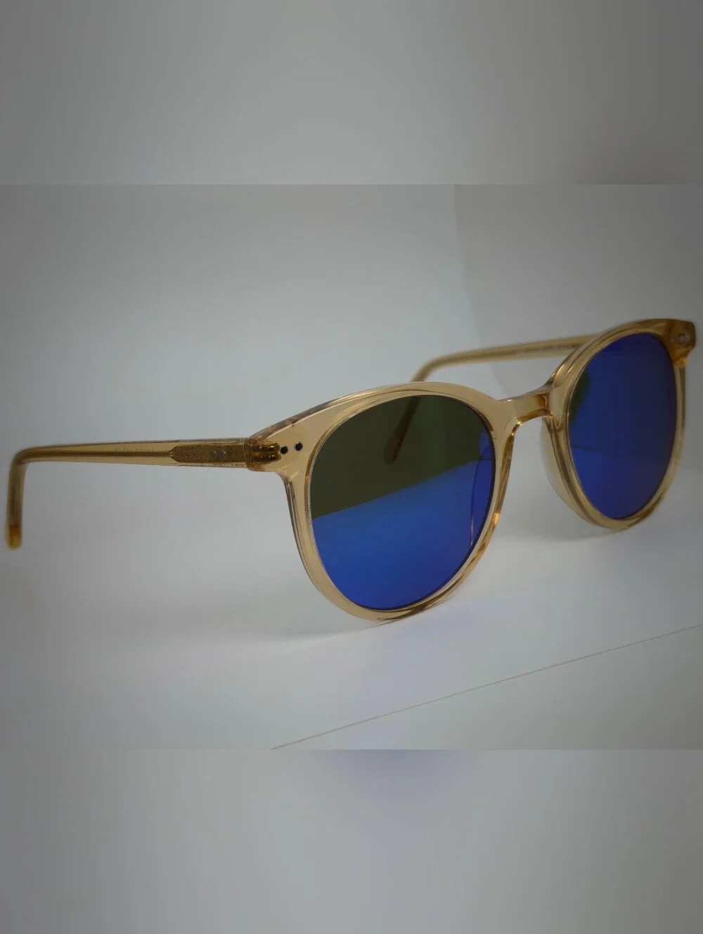 Seah. Amber Light Brown Frame. Round Lens.